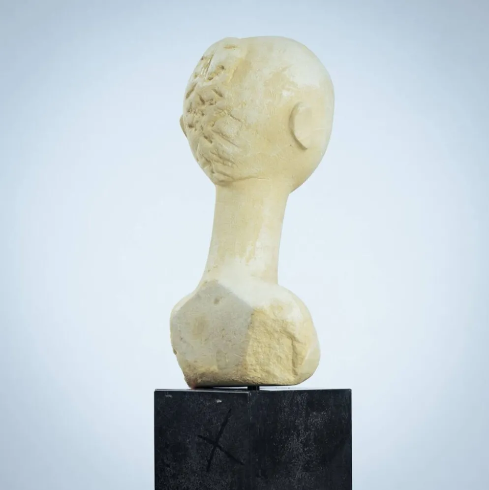 Buste moderniste de femme en grès