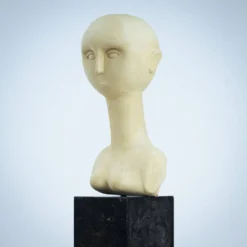 Buste moderniste de femme en grès