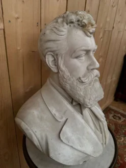 Buste portrait masculin en marbre blanc – Époque XIXe siècle