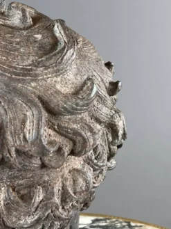 Buste sculptural en bronze sur base, XXe siècle
