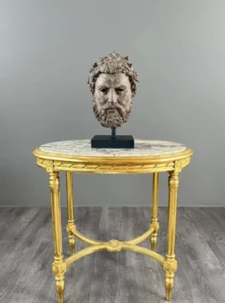Buste sculptural en bronze sur base, XXe siècle