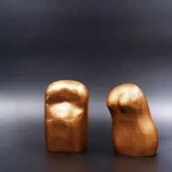 Bustes d'homme et de femme en bronze