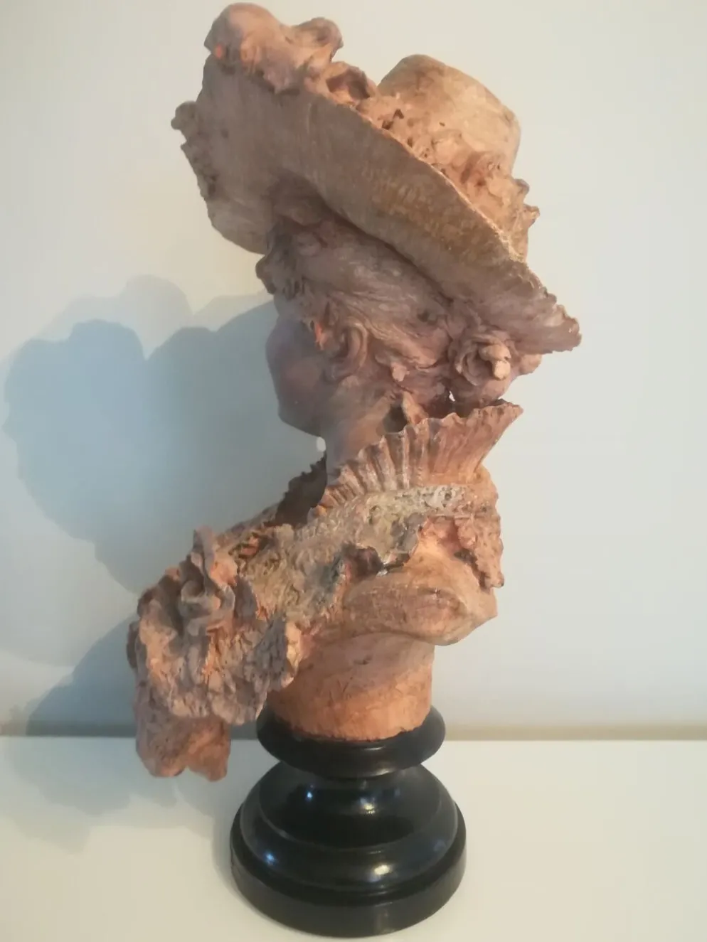 Buste signé D. Van Den Bossche en terre cuite