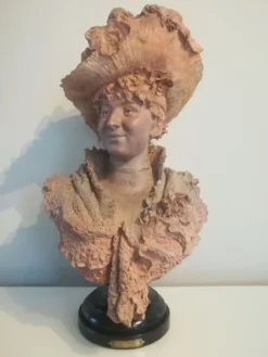 Buste signé D. Van Den Bossche en terre cuite