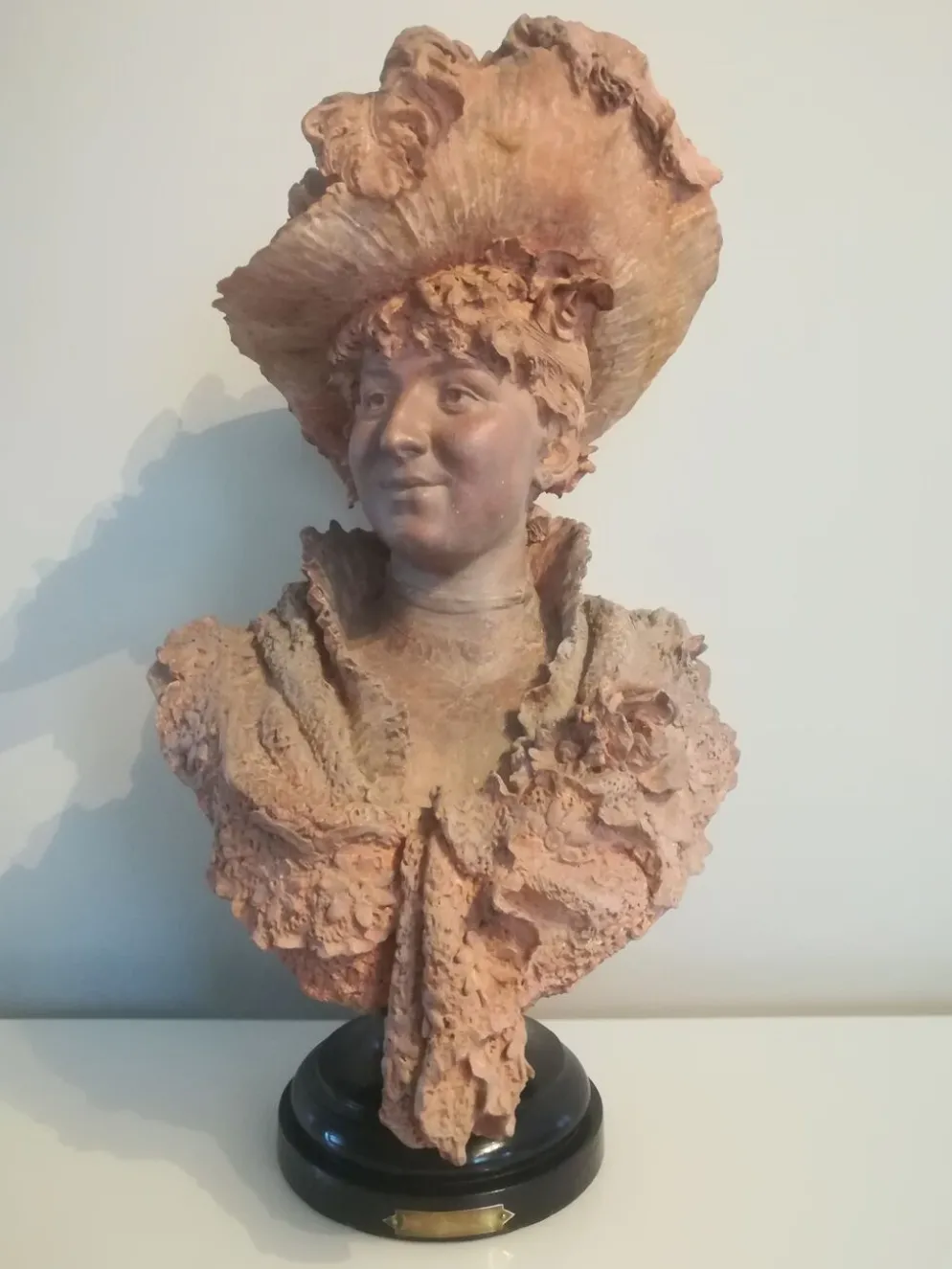 Buste signé D. Van Den Bossche en terre cuite