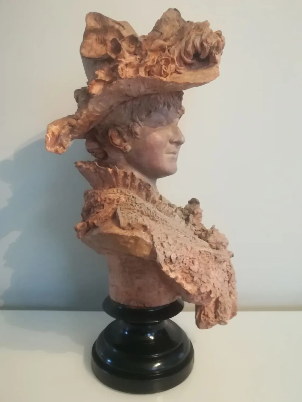 Buste signé D. Van Den Bossche en terre cuite