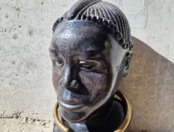 Buste tribal africain en ébène