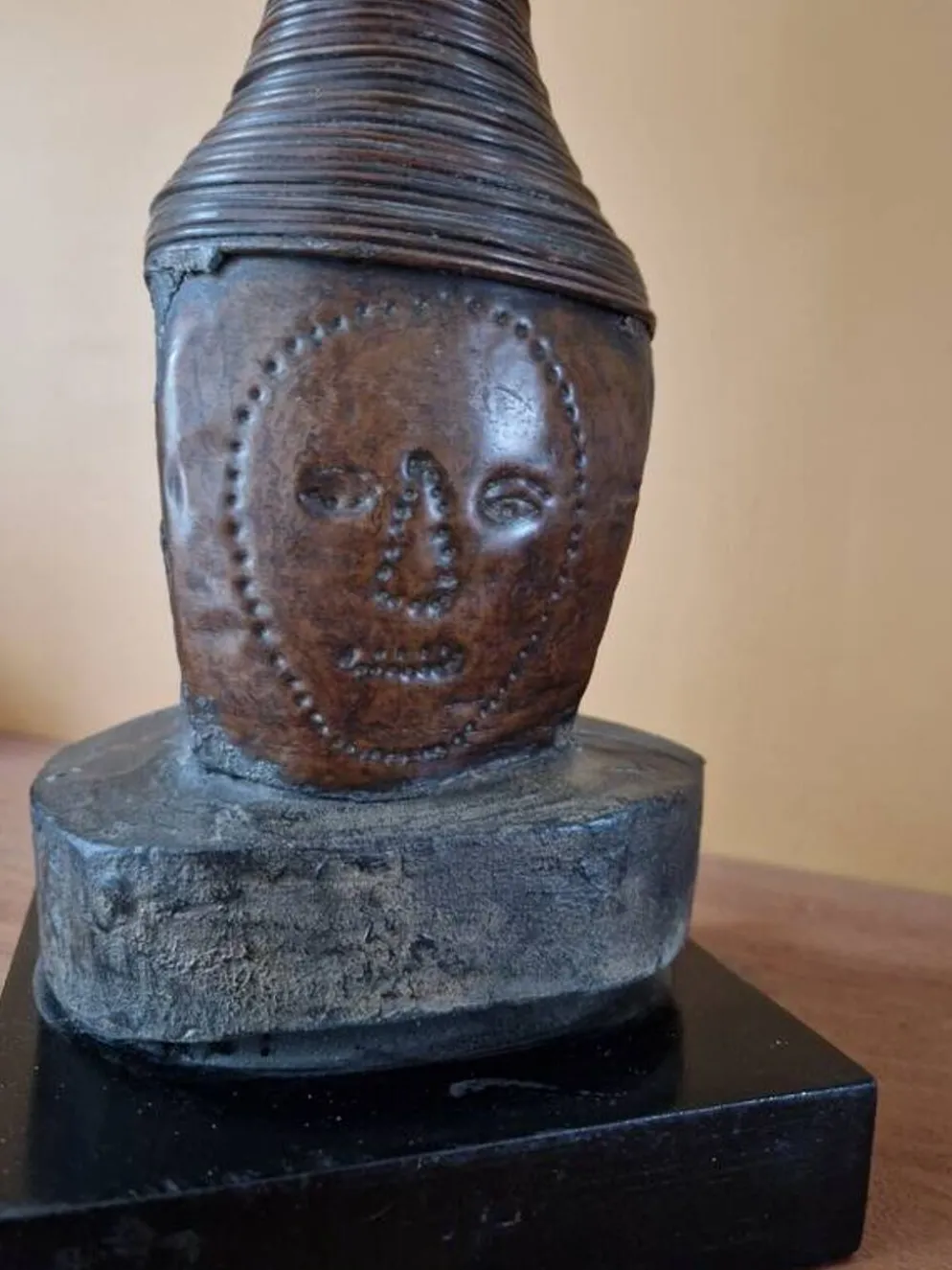 Bwété, figure de gardien reliquaire - Kota Mahongwé, Gabon - bois et cuivre