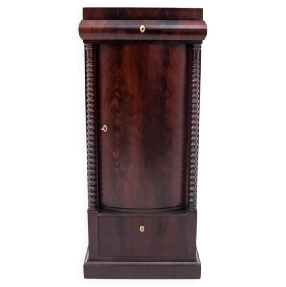 Cabinet en acajou, Europe du Nord, vers 1860.