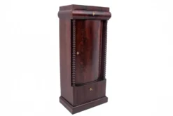 Cabinet en acajou, Europe du Nord, vers 1860.