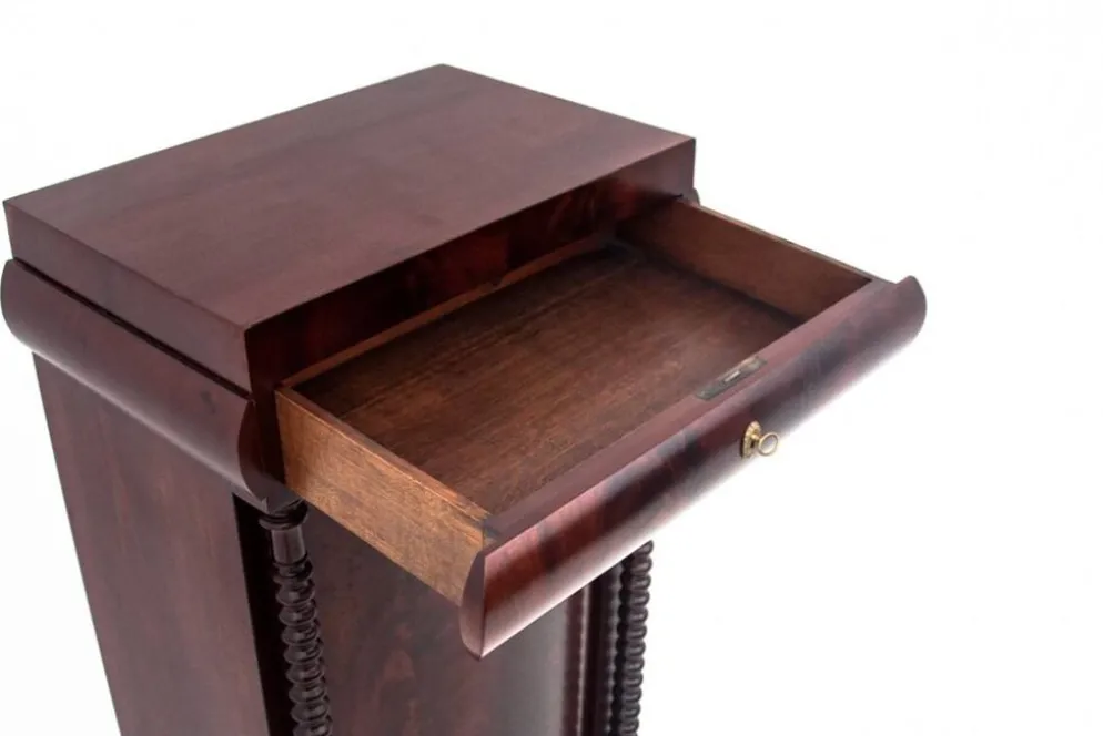 Cabinet en acajou, Europe du Nord, vers 1860.