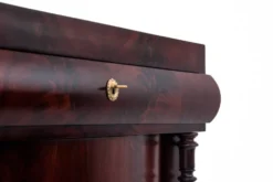 Cabinet en acajou, Europe du Nord, vers 1860.