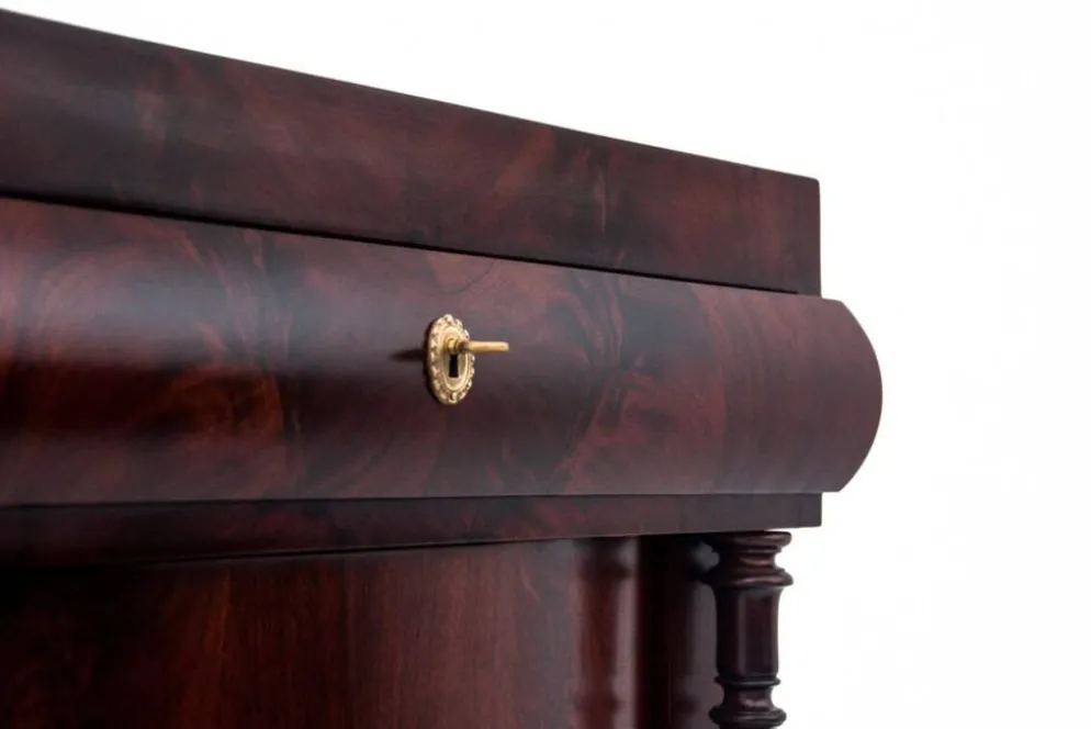Cabinet en acajou, Europe du Nord, vers 1860.