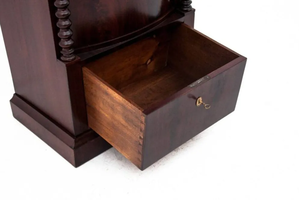 Cabinet en acajou, Europe du Nord, vers 1860.