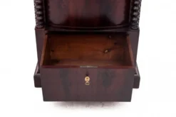 Cabinet en acajou, Europe du Nord, vers 1860.