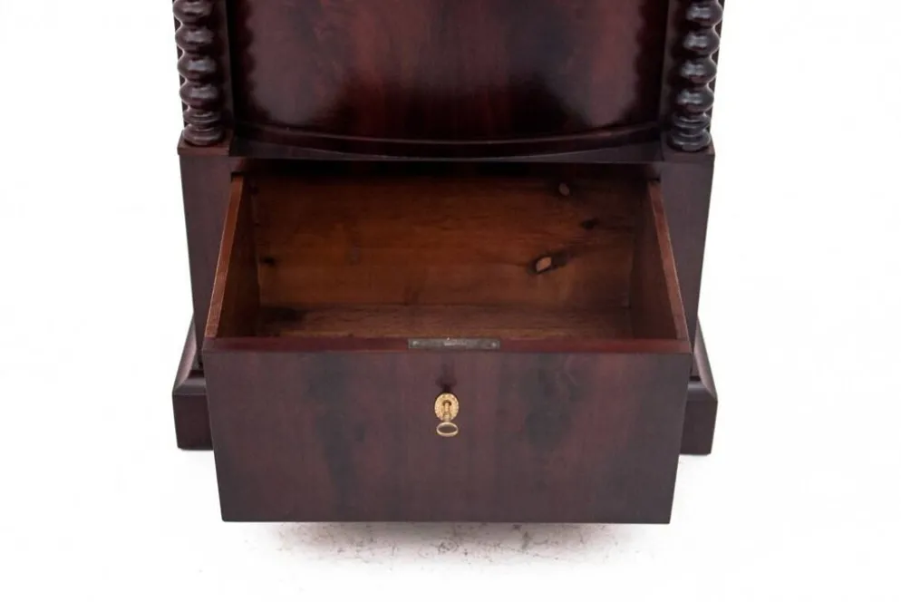 Cabinet en acajou, Europe du Nord, vers 1860.