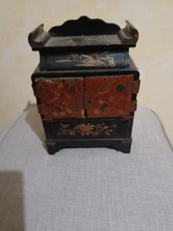 Cabinet miniature japon