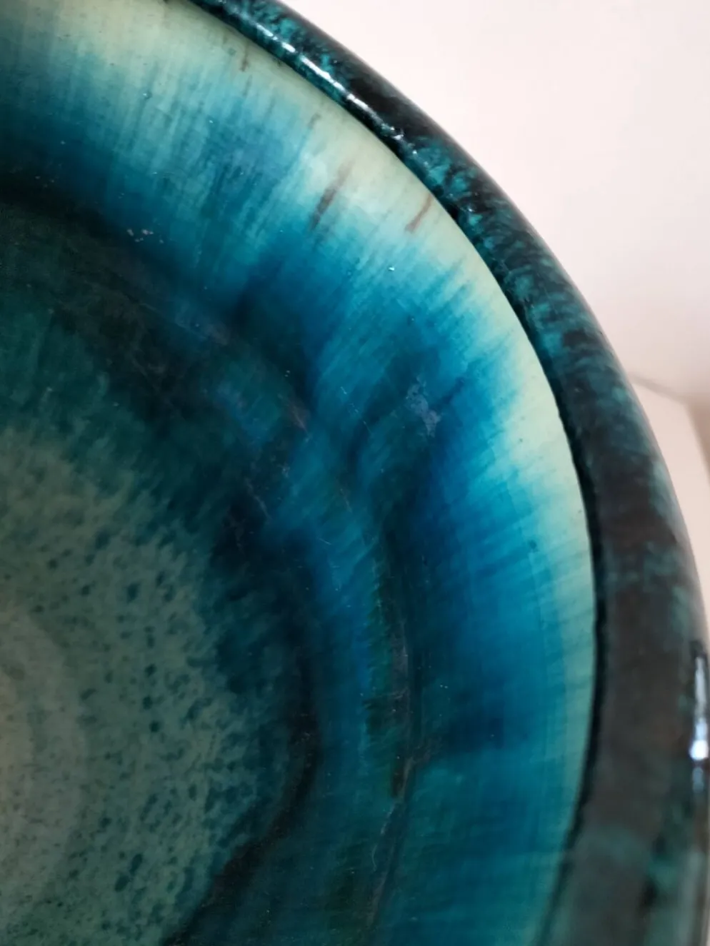 Cache-pot Accolay en grès émaillé bleu pétrole et noir profond