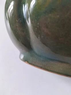 Cache-pot Art déco lobé en faïence émaillée vert turquoise