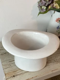 Cache-pot en forme de chapeau en céramique