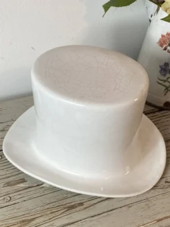 Cache-pot en forme de chapeau en céramique