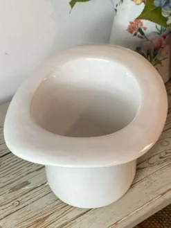 Cache-pot en forme de chapeau en céramique