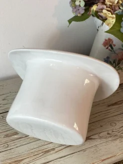 Cache-pot en forme de chapeau en céramique
