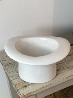 Cache-pot en forme de chapeau en céramique