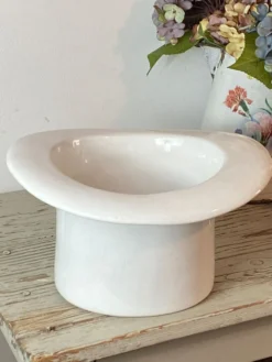 Cache-pot en forme de chapeau en céramique