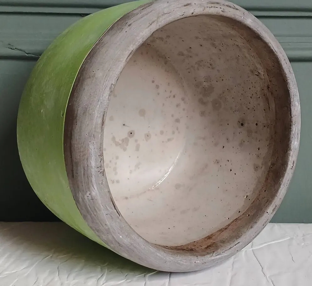Cache-pot en terre cuite grise & verte. Fabrication Italienne