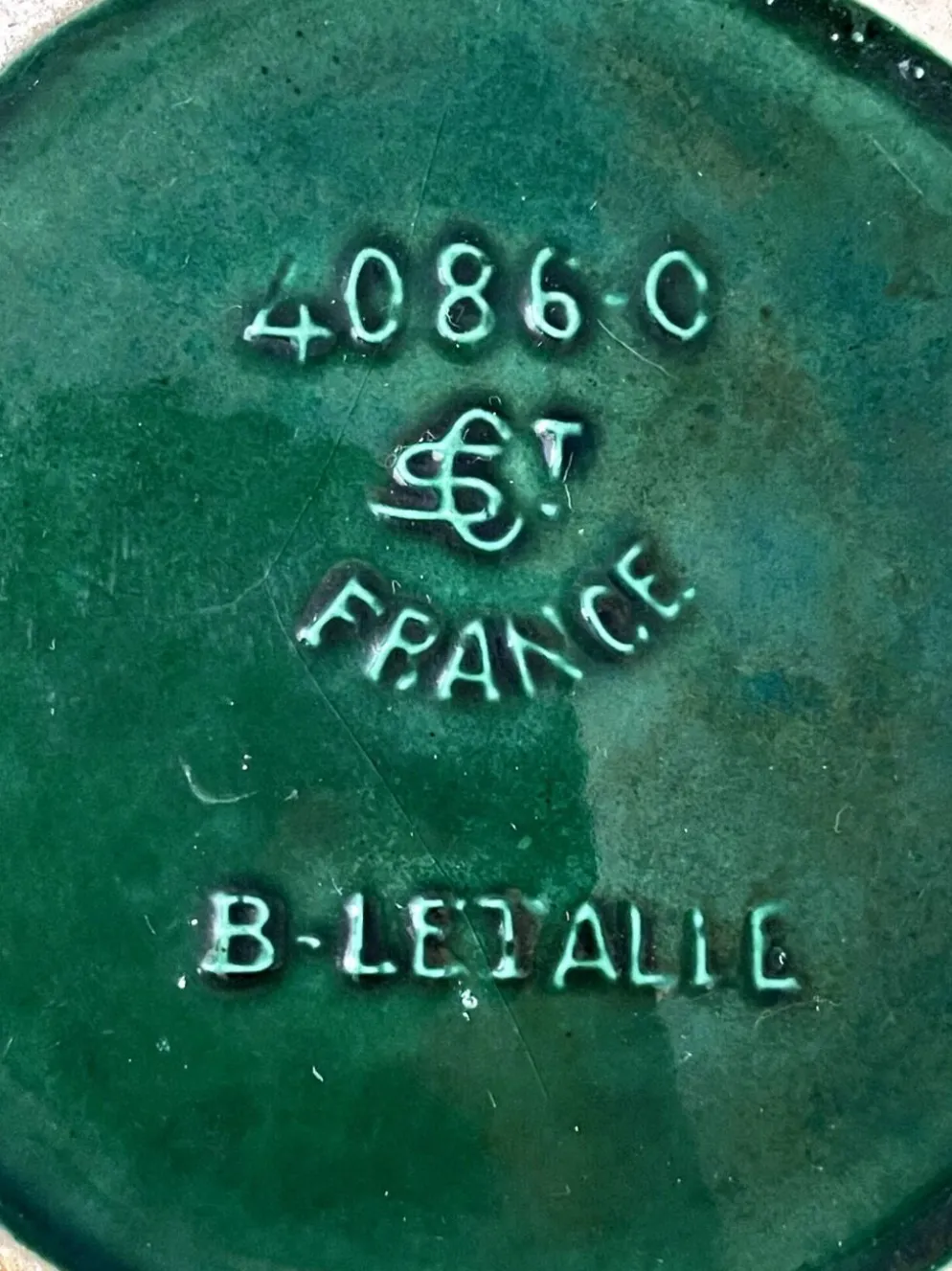 Cache-pot, jardinière Art Déco Saint-Clément signé Blanche Letalle en céramique émaillée vert malachite