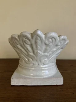 Cache pot néo classique mi-19e feuilles d'acanthe chapiteau en terre cuite