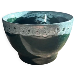 Cache pot vert et liseré écume
