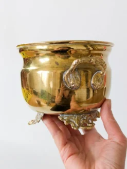 Cache-pot vintage en laiton sur pieds avec anses