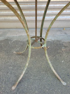 Cage a oiseaux sur table