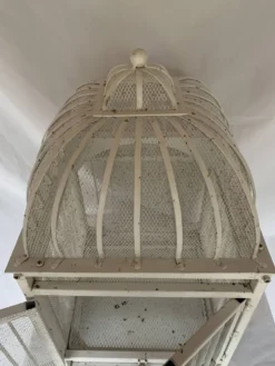 Cage en métal
