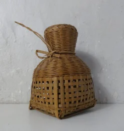 Cage en rotin vintage