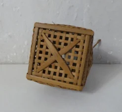 Cage en rotin vintage