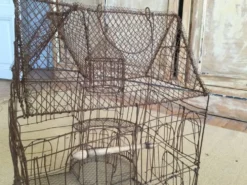 Cage à oiseaux artisanale en fil de fer