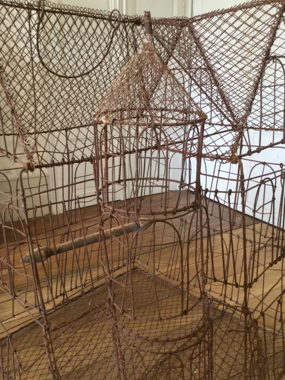 Cage à oiseaux artisanale en fil de fer