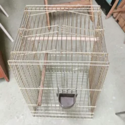 Cage à oiseaux dorée