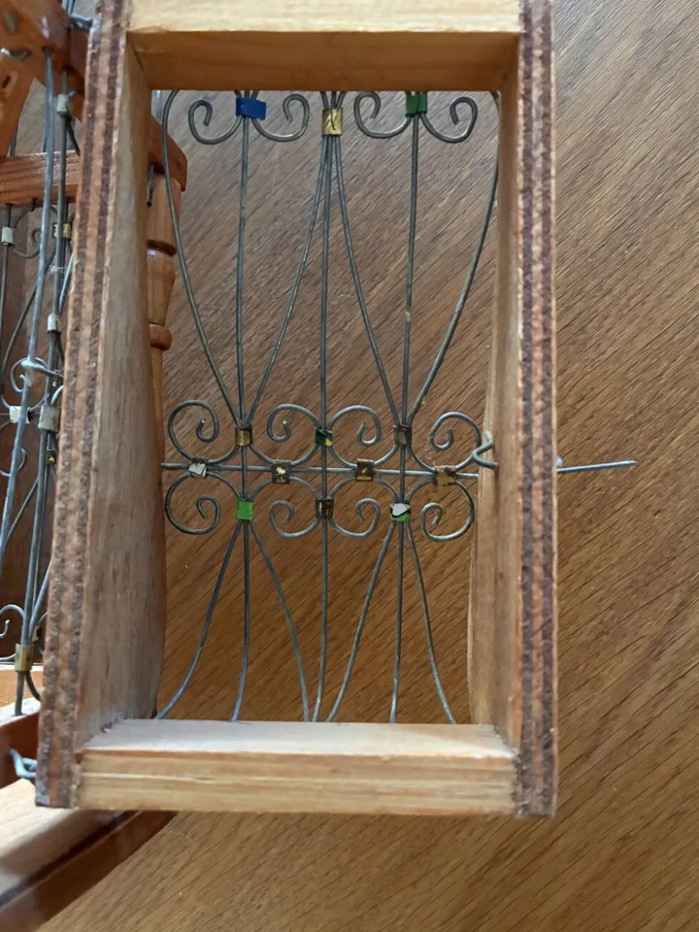 Cage à oiseaux en bois