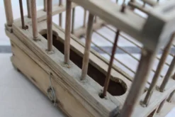 Cage à oiseaux en bois