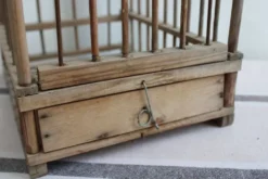 Cage à oiseaux en bois