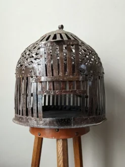 Cage à oiseaux en fer forgé fabrication artisanale Inde