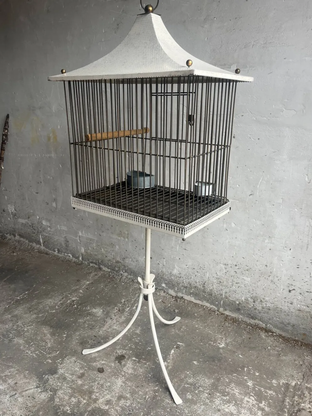 Cage à oiseaux vintage style pagode sur pied