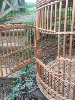 Cage à perroquet ancienne en rotin 85 cm de haut