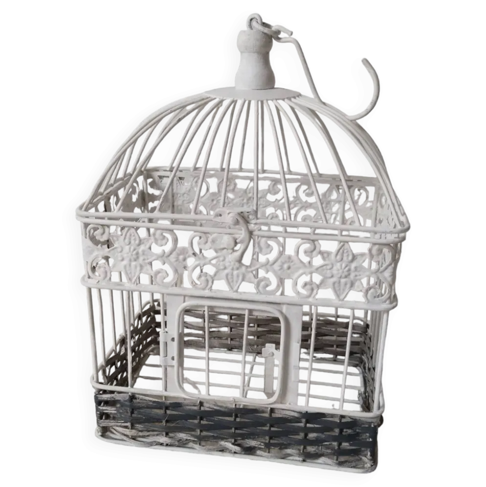Cage pour déco en métal, patinée blanche et rotin
