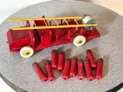 camion de pompier jeu de quilles en bois, jouet ancien années 30/40