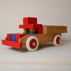 Camion en bois heros